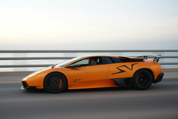 Wie kann ich die richtige Fahrgeschwindigkeit für verschiedene Straßenbedingungen bestimmen?